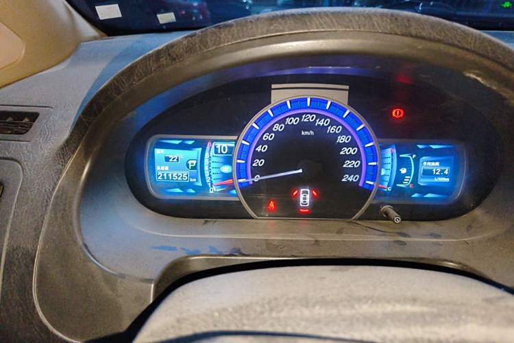Used BYD S6 2013 Jingyue Edition 2.4L Automatic Luxury Model 5 Seats Odometer Close Up