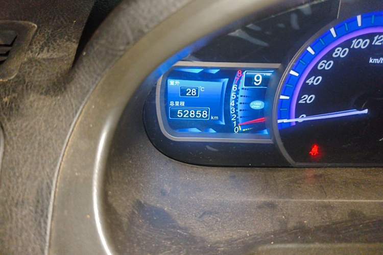 Used BYD S6 2013 Jingyue Edition 2.0L Manual Luxury Model 5 Seats Odometer Close Up