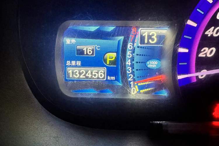 Used BYD S6 2013 Jingyue Edition 2.4L Automatic Luxury Model 5 Seats Odometer Close Up