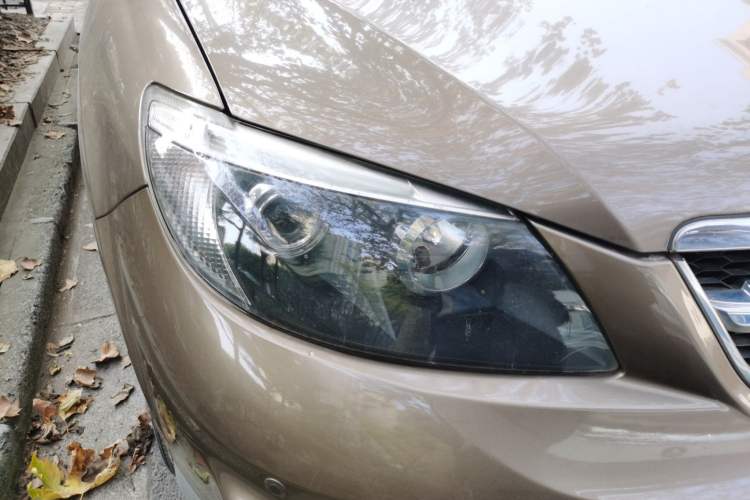 Used BYD S6 2013 Jingyue Edition 2.0L Manual Luxury Model 5 Seats Right Front Headlight