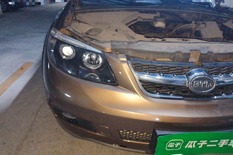 Used BYD S6 2013 Jingyue Edition 2.4L Automatic Luxury Model 5 Seats Right Front Headlight