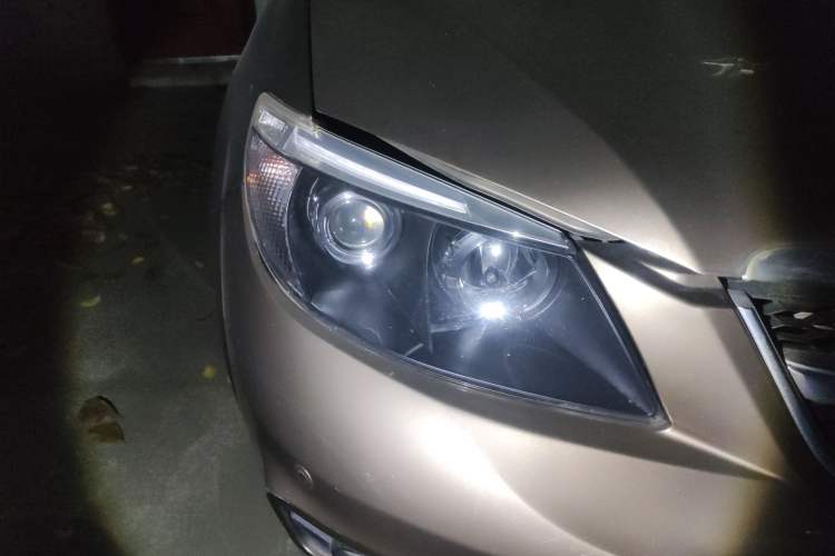 Used BYD S6 2013 Jingyue Edition 2.4L Automatic Luxury Model 5 Seats Right Front Headlight