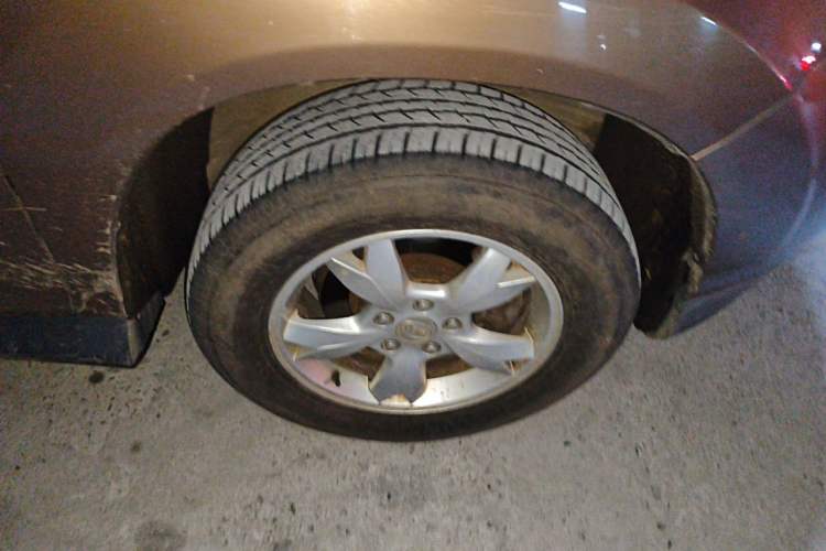 Used BYD S6 2013 Jingyue Edition 2.4L Automatic Luxury Model 5 Seats Right Front Wheel Hub