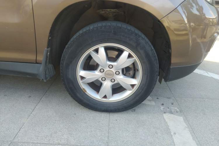 Used BYD S6 2013 Jingyue Edition 2.0L Manual Luxury Model 5 Seats Right Front Wheel Hub