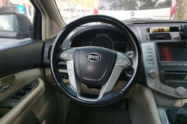 Used BYD S6 2013 Jingyue Edition 2.0L Manual Luxury Model 5 Seats Steering Wheel