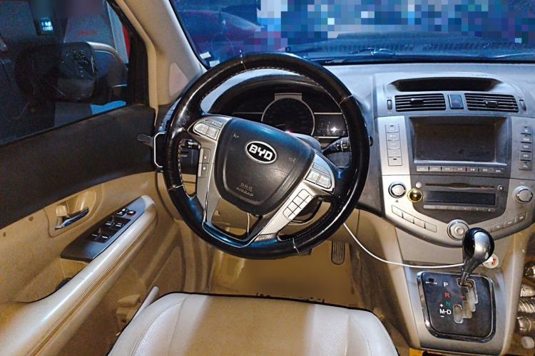 Used BYD S6 2013 Jingyue Edition 2.4L Automatic Luxury Model 5 Seats Steering Wheel