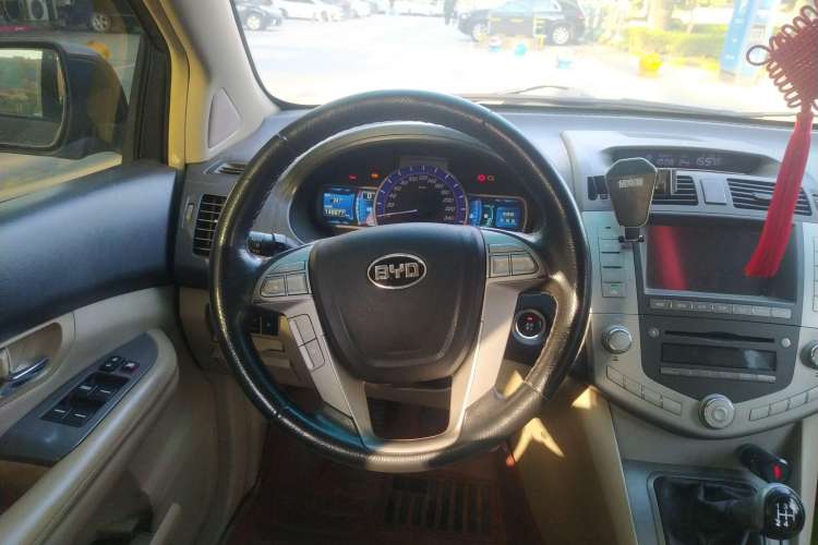 Used BYD S6 2013 Jingyue Edition 2.0L Manual Luxury Model 5 Seats Steering Wheel