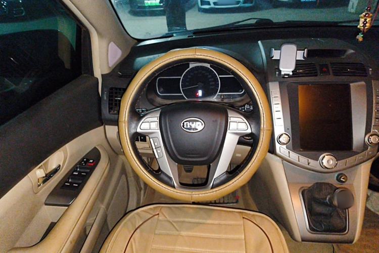 Used BYD S6 2013 Jingyue Edition 2.0L Manual Luxury Model 5 Seats Steering Wheel