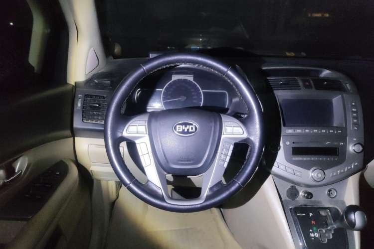 Used BYD S6 2013 Jingyue Edition 2.4L Automatic Luxury Model 5 Seats Steering Wheel