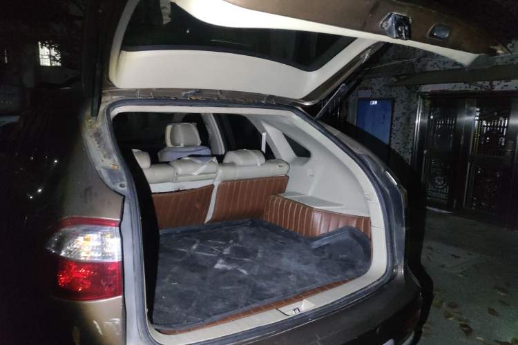 Used BYD S6 2013 Jingyue Edition 2.4L Automatic Luxury Model 5 Seats Trunk