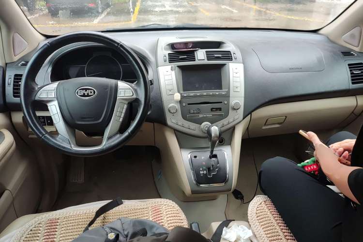 Used BYD S6 2013 Platinum Edition 2.4L Automatic Luxury Model Center Console