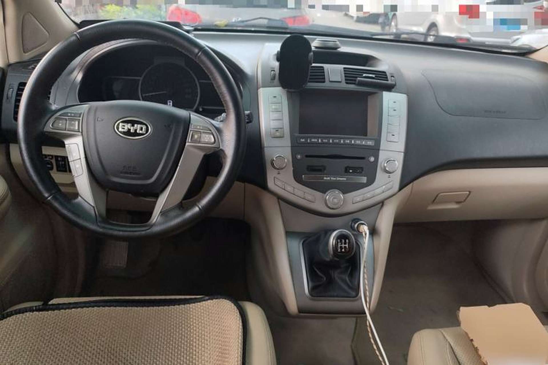 Used BYD S6 2013 Jingyue Edition 2.0L Manual Luxury Model 5 Seats Center Console