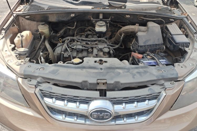 Used BYD S6 2013 Platinum Edition 2.0L Manual Luxury Model Engine Bay