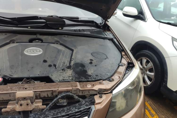 Used BYD S6 2013 Platinum Edition 2.4L Automatic Luxury Model Engine Bay Left