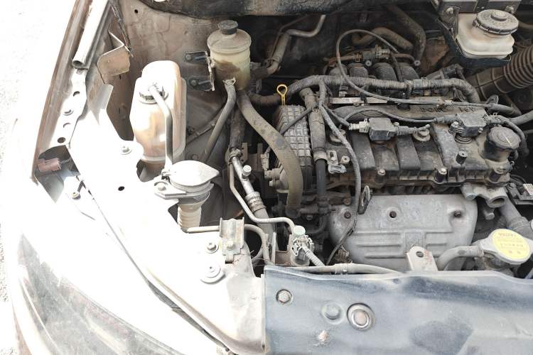 Used BYD S6 2013 Platinum Edition 2.0L Manual Luxury Model Engine Bay Right