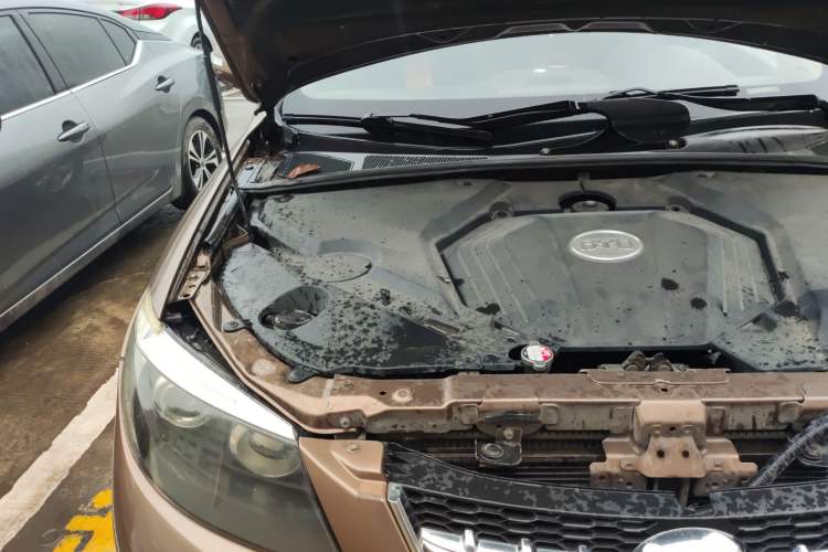 Used BYD S6 2013 Platinum Edition 2.4L Automatic Luxury Model Engine Bay Right