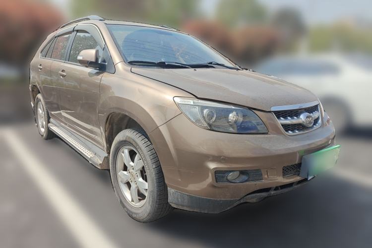 Used BYD S6 2013 Platinum Edition 2.0L Manual Luxury Model Front Right 45 Deg