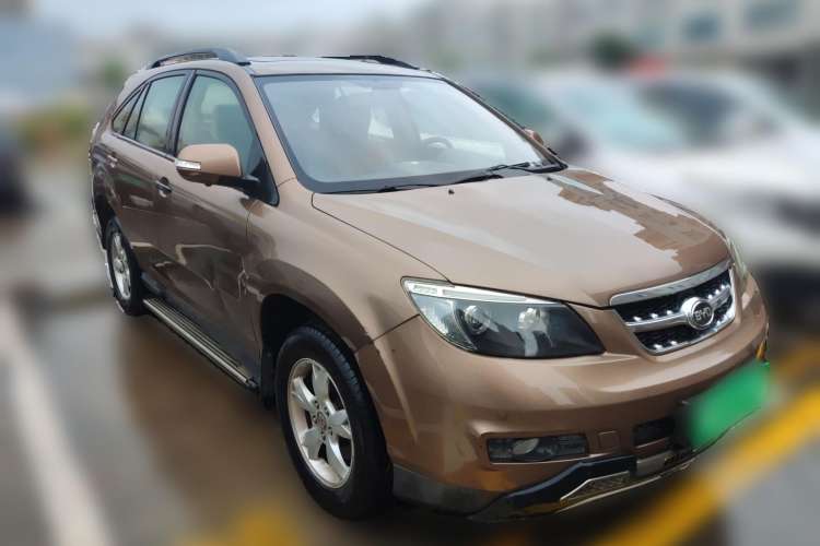 Used BYD S6 2013 Platinum Edition 2.4L Automatic Luxury Model Front Right 45 Deg