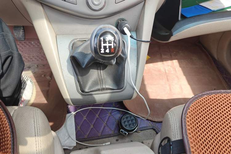Used BYD S6 2013 Platinum Edition 2.0L Manual Luxury Model Gear Lever