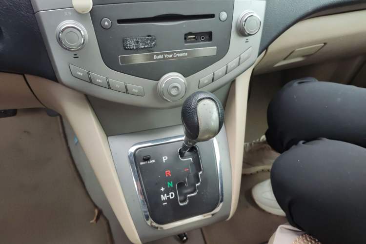 Used BYD S6 2013 Platinum Edition 2.4L Automatic Luxury Model Gear Lever