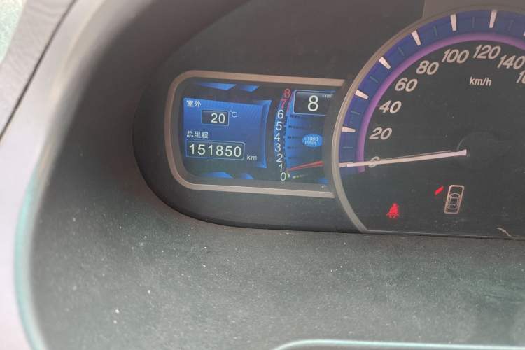 Used BYD S6 2013 Platinum Edition 2.0L Manual Luxury Model Odometer Close Up