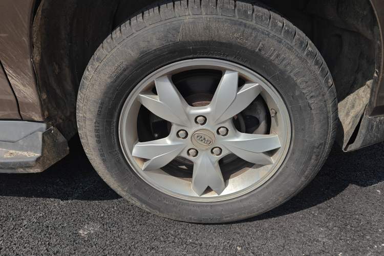 Used BYD S6 2013 Platinum Edition 2.0L Manual Luxury Model Right Front Wheel Hub