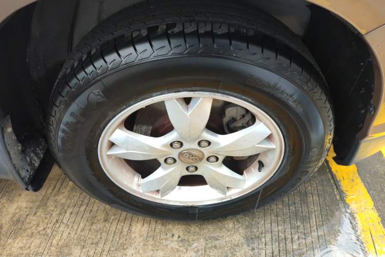 Used BYD S6 2013 Platinum Edition 2.4L Automatic Luxury Model Right Front Wheel Hub
