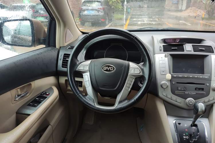 Used BYD S6 2013 Platinum Edition 2.4L Automatic Luxury Model Steering Wheel