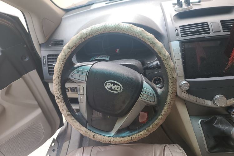 Used BYD S6 2013 Jingyue Edition 2.0L Manual Luxury Model 5 Seats Steering Wheel