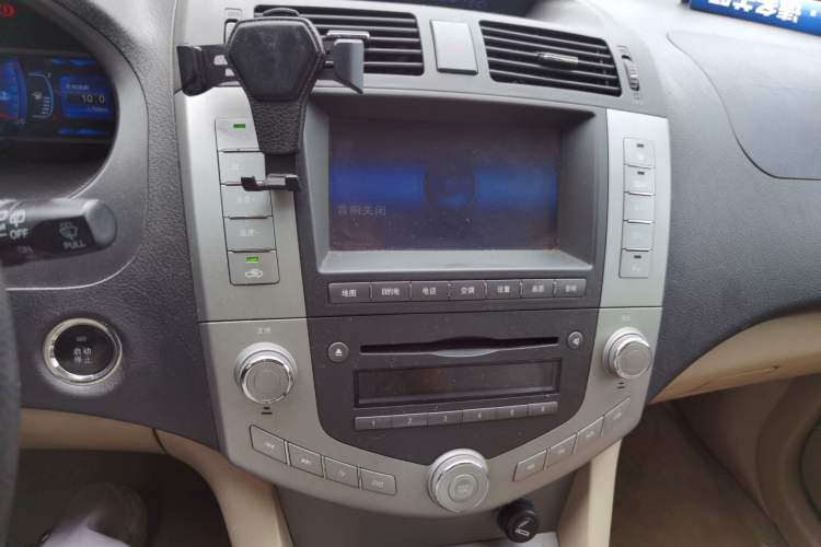 Used BYD S6 2013 Jingyue Edition 2.0L Manual Luxury Model 5 Seats Audio And AC Panel