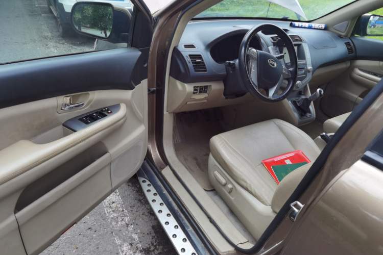 Used BYD S6 2013 Jingyue Edition 2.0L Manual Luxury Model 5 Seats Driver Seat