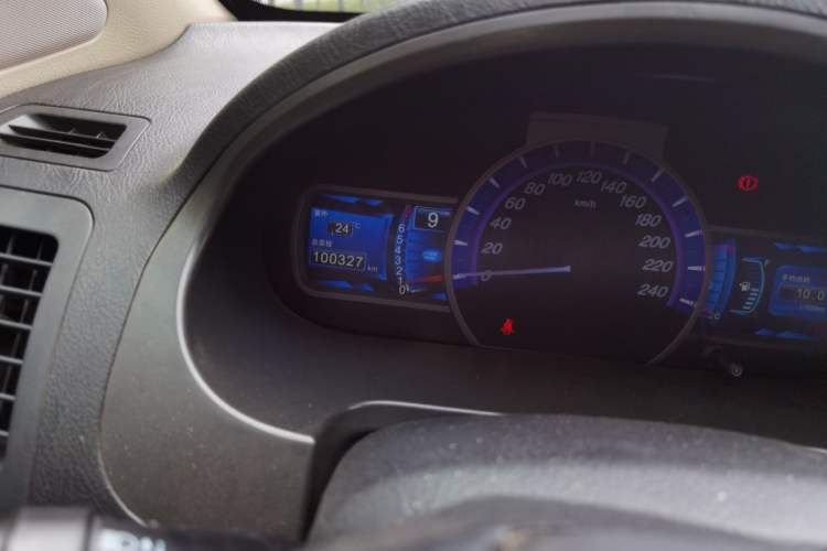 Used BYD S6 2013 Jingyue Edition 2.0L Manual Luxury Model 5 Seats Odometer Close Up