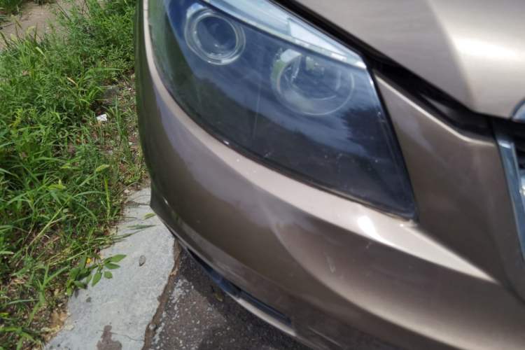 Used BYD S6 2013 Jingyue Edition 2.0L Manual Luxury Model 5 Seats Right Front Headlight