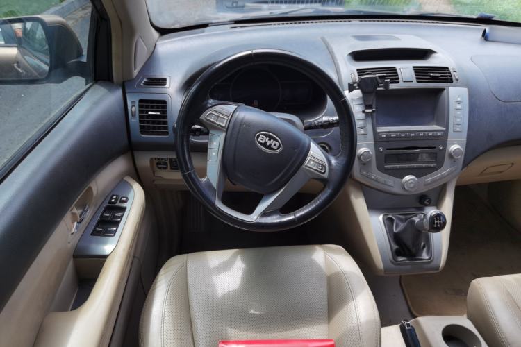 Used BYD S6 2013 Jingyue Edition 2.0L Manual Luxury Model 5 Seats Steering Wheel