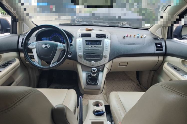 Used BYD S6 2013 Jingyue Edition 2.4L Manual Luxury 5-Seater Center Console