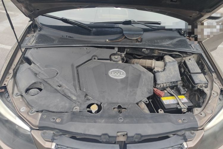Used BYD S6 2013 Jingyue Edition 2.4L Manual Luxury 5-Seater Engine Bay