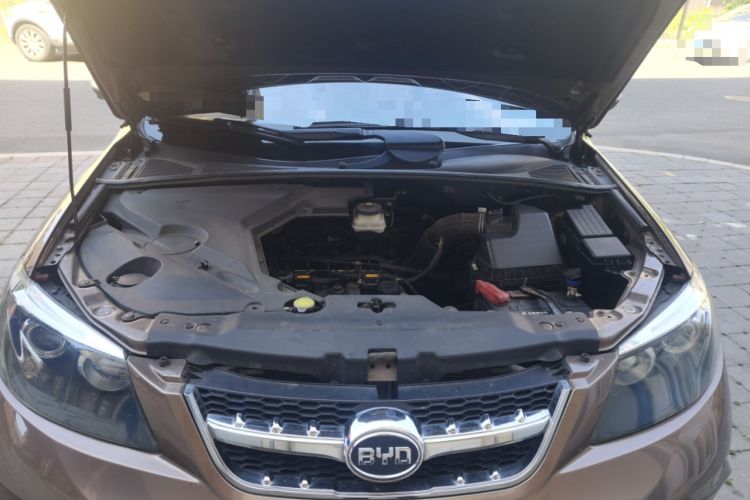 Used BYD S6 2013 Jingyue Edition 2.0L Manual Luxury Model 5 Seats Engine Bay