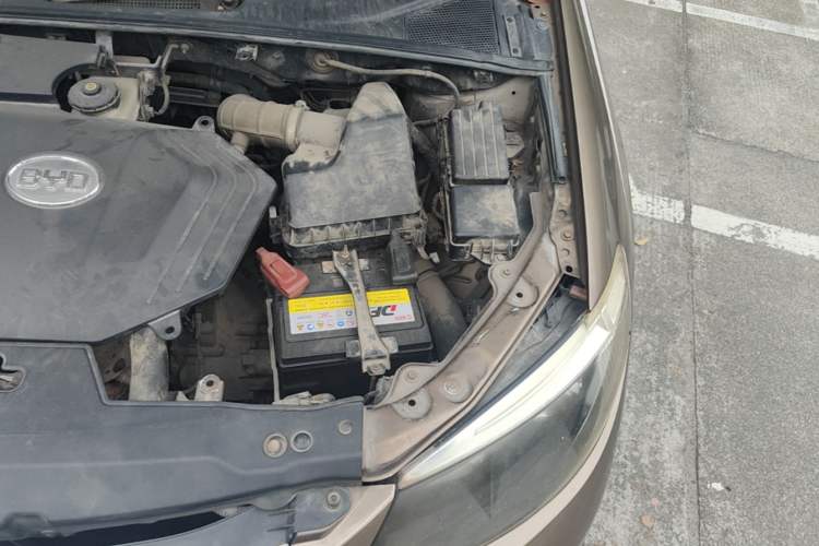 Used BYD S6 2013 Jingyue Edition 2.4L Manual Luxury 5-Seater Engine Bay Left