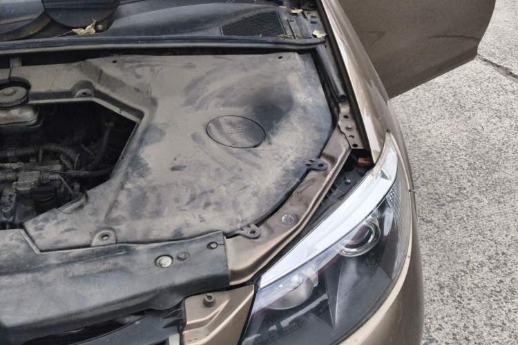 Used BYD S6 2013 Platinum Edition 2.0L Manual Elite Model Engine Bay Left