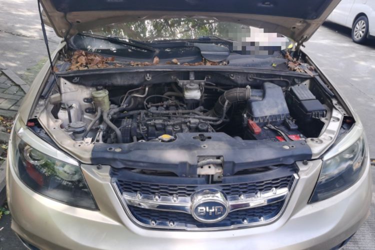 Used BYD S6 2013 Jingyue Edition 2.0L Manual Luxury Model 5 Seats Engine Bay