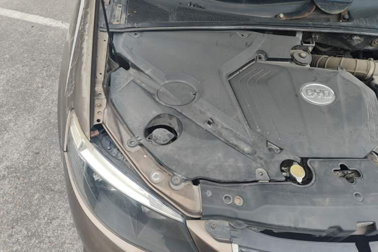 Used BYD S6 2013 Jingyue Edition 2.4L Manual Luxury 5-Seater Engine Bay Right