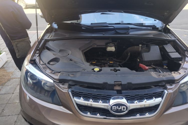 Used BYD S6 2013 Jingyue Edition 2.0L Manual Luxury Model 5 Seats Engine Bay Right
