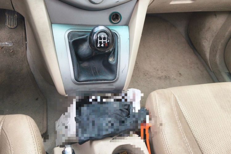Used BYD S6 2013 Platinum Edition 2.0L Manual Elite Model Gear Lever
