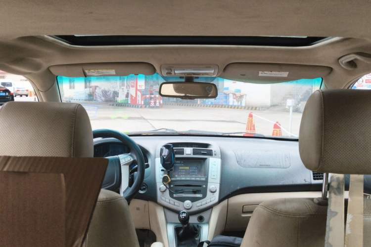 Used BYD S6 2013 Platinum Edition 2.0L Manual Elite Model Headliner