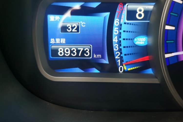 Used BYD S6 2013 Jingyue Edition 2.0L Manual Luxury Model 5 Seats Odometer Close Up