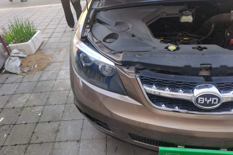 Used BYD S6 2013 Jingyue Edition 2.0L Manual Luxury Model 5 Seats Right Front Headlight