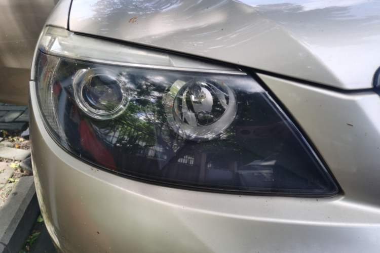 Used BYD S6 2013 Jingyue Edition 2.0L Manual Luxury Model 5 Seats Right Front Headlight