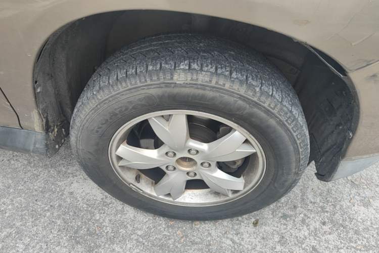 Used BYD S6 2013 Jingyue Edition 2.4L Manual Luxury 5-Seater Right Front Wheel Hub