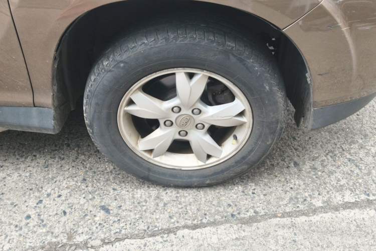 Used BYD S6 2013 Platinum Edition 2.0L Manual Elite Model Right Front Wheel Hub