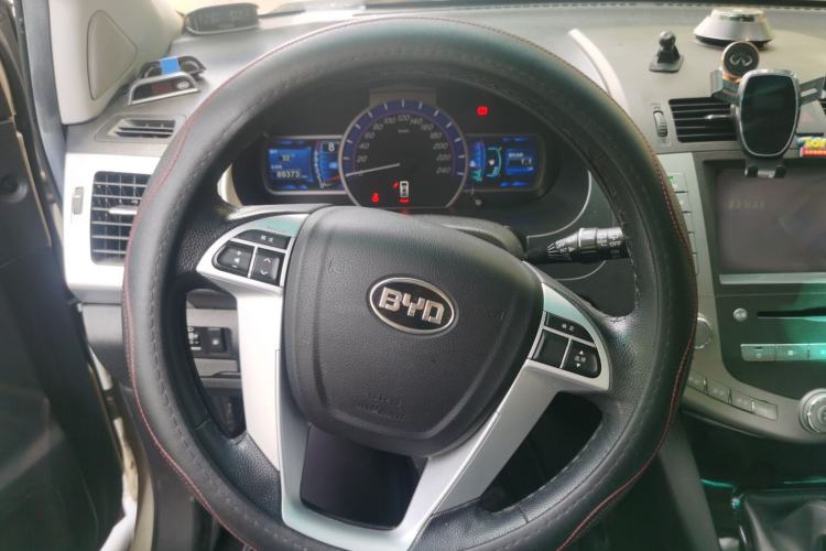 Used BYD S6 2013 Jingyue Edition 2.0L Manual Luxury Model 5 Seats Steering Wheel